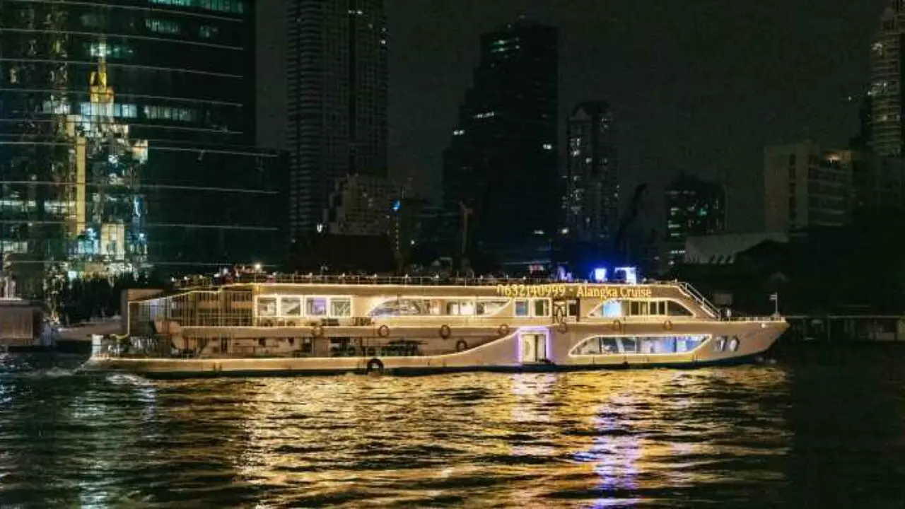 Do River Cruise Ships Travel at Night